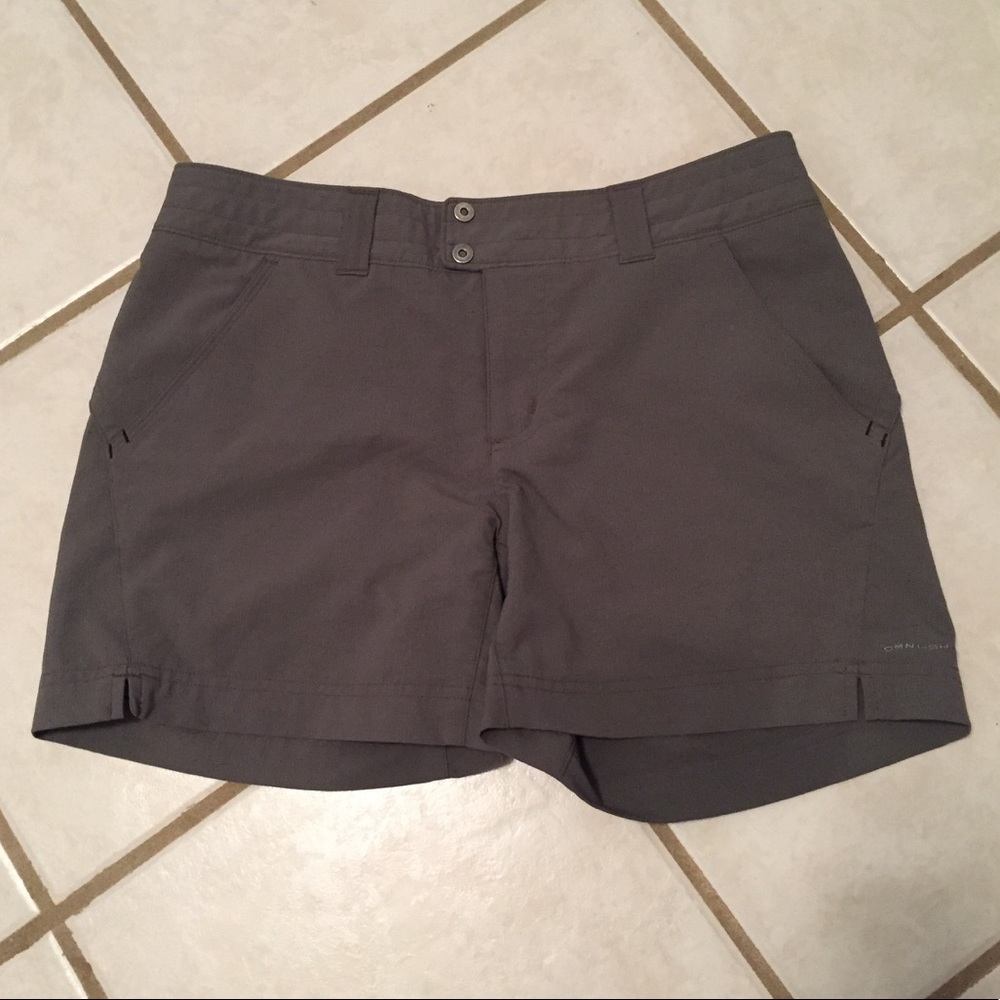Grey, women's Columbia shorts size 6/8! :)) CUTE